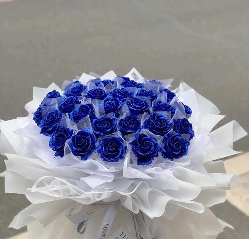 九朵蓝色妖姬的花语（探寻蓝色妖姬花的深意）