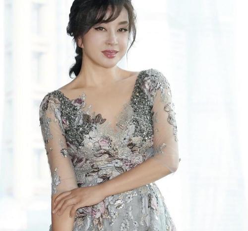 花香之美——女人气质高雅的代表（以花为媒）