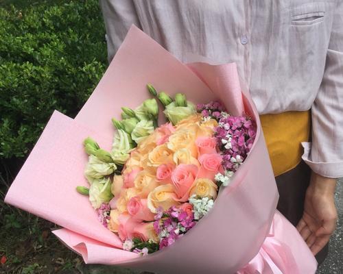 33朵玫瑰意思解读——浪漫花束背后的深意（33朵玫瑰）