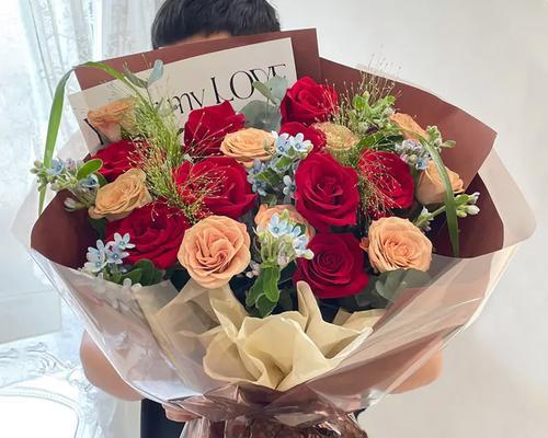 情人节33朵玫瑰花上面白的是什么意思？代表什么？