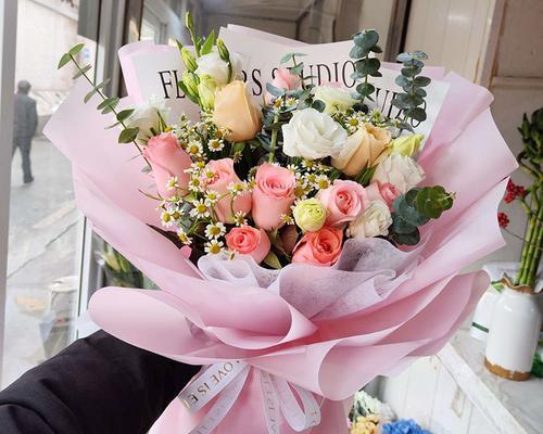 2朵玫瑰花的含义是什么？送花时应注意什么？