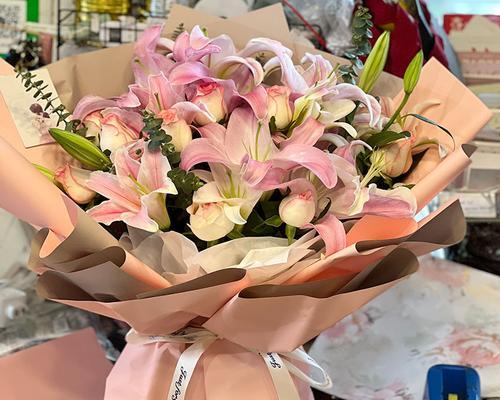 11朵玫瑰花配1朵百合花可以吗