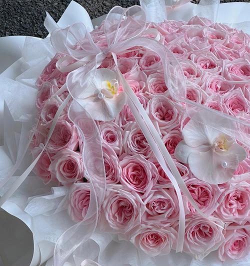 599朵玫瑰花道具图片高清大图