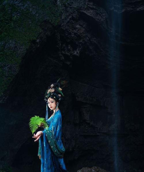 孔雀竹的花语代表什么？它在文化中扮演什么角色？