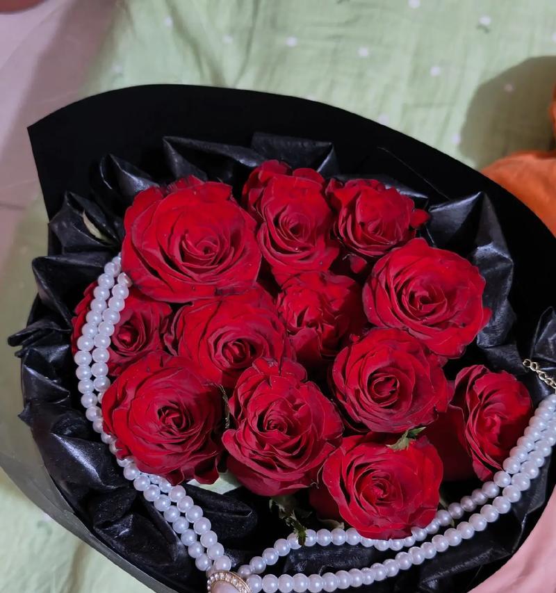 惊喜玫瑰花代表什么？