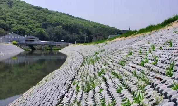 河道生态护坡与植草河道有何不同？