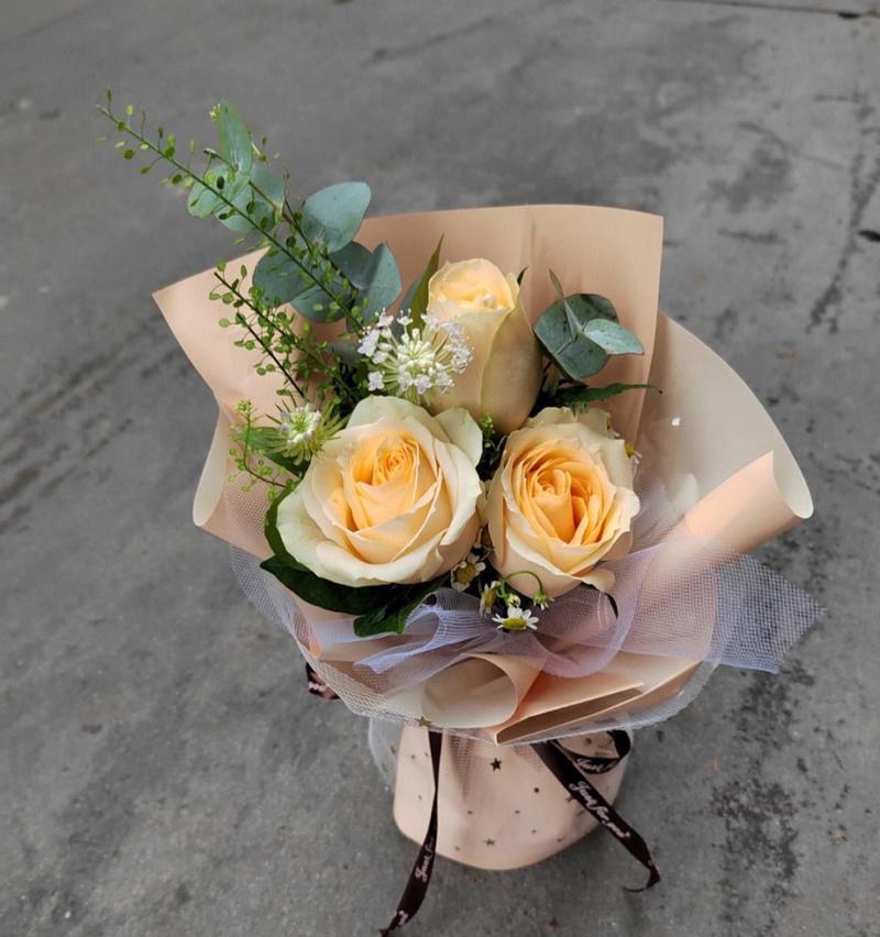 三月送你玫瑰花的花语含义是什么？三月送你玫瑰花代表什么？