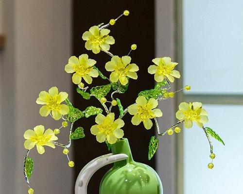 如何进行家居插花的创意设计？
