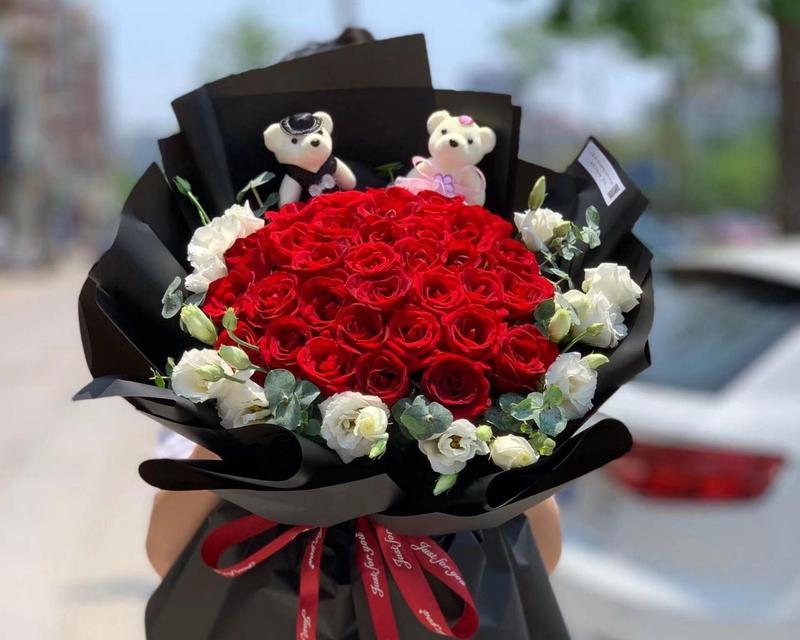 红玫瑰的花语15朵代表什么？15朵红玫瑰的含义是什么？