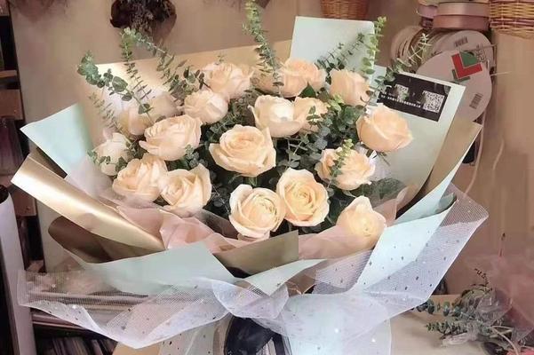 黄领子学士服搭配的花语是什么？