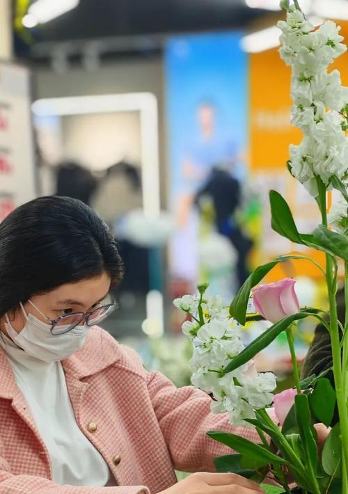 在家插花时枝条修剪技巧有哪些？如何正确处理枝条末端？
