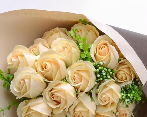 玫瑰时装花语是什么？如何挑选代表爱情的玫瑰花束？