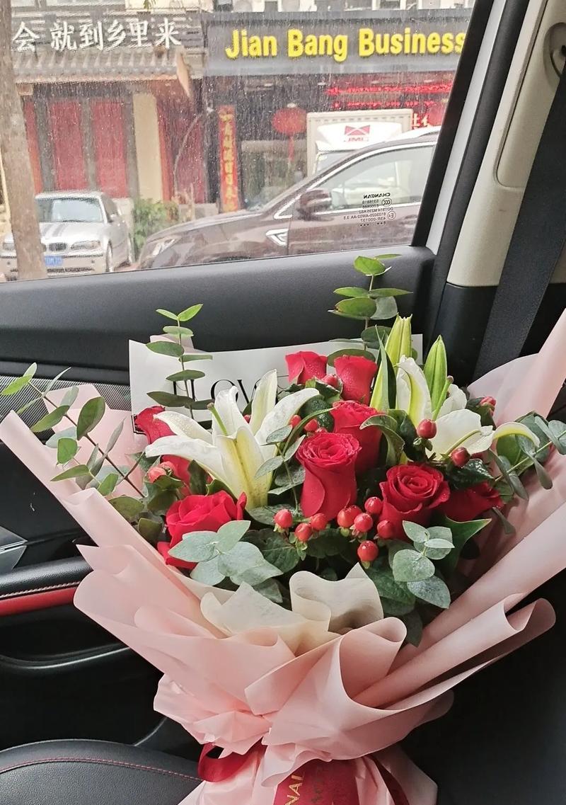 什么花象征亲情深厚的爱情？亲情与爱情的花卉代表有哪些？