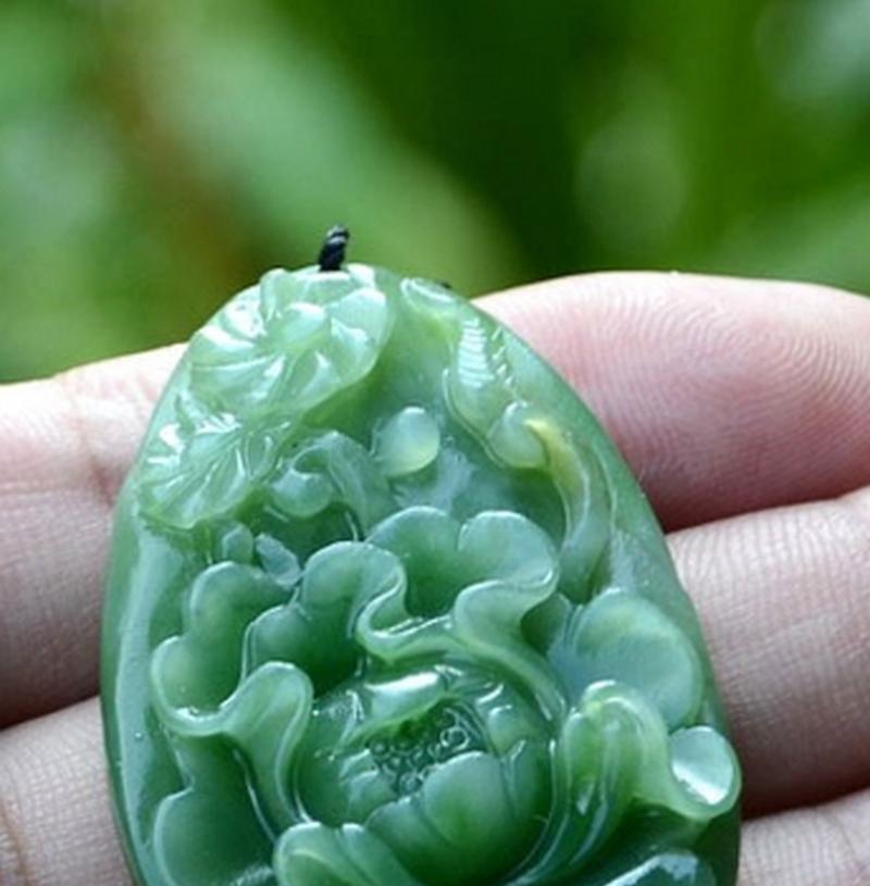 花牌的设计寓意和象征是什么？如何理解花牌的深层含义？