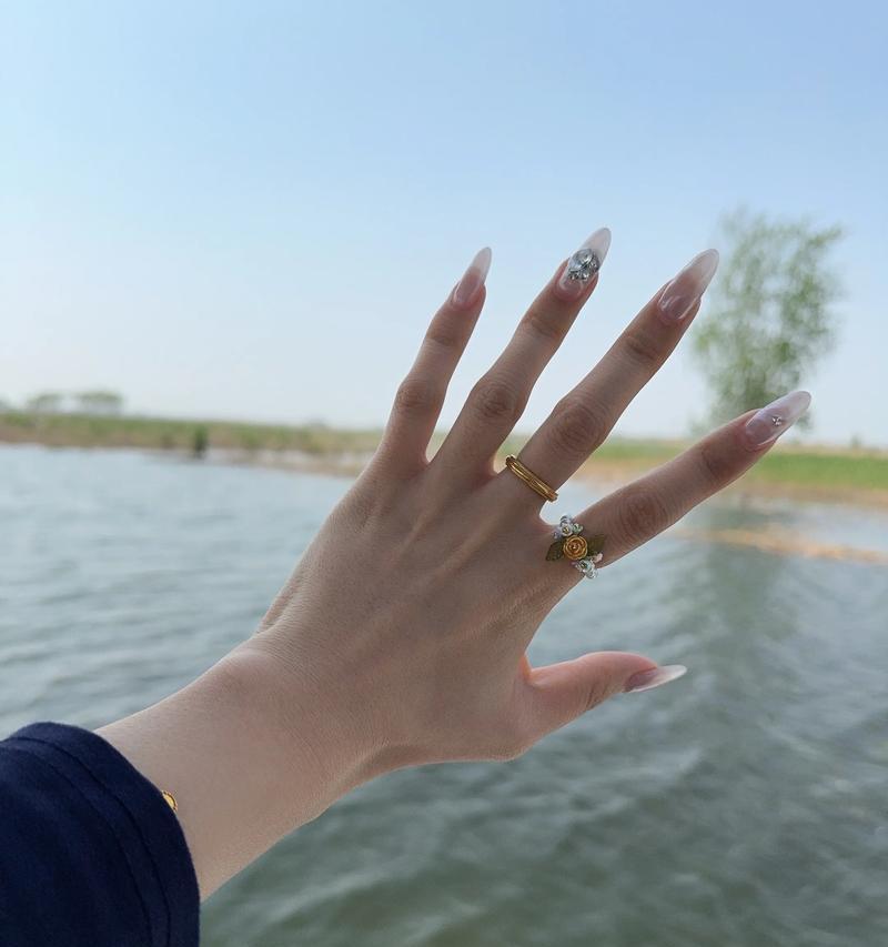 一朵花做成戒指的寓意是什么？戒指中花的象征意义有哪些？