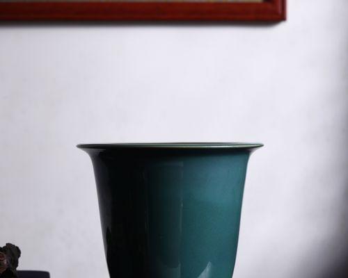 君子兰盆栽陶瓷盆怎么脱盆？如何正确脱盆君子兰盆栽？