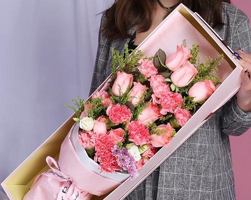 粉色康乃馨的花语是什么？粉色康乃馨寓意健康和爱？