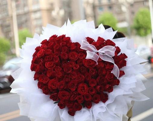 99朵玫瑰花的寓意（浪漫之极爱情之源）