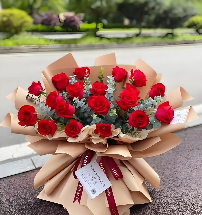 红色玫瑰花的花语传情韵味（浪漫热情的爱情表达工具）