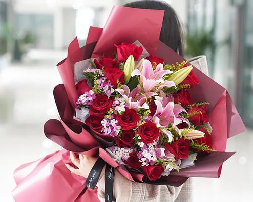 老人送玫瑰花有何深意？玫瑰花在长辈中象征着什么？