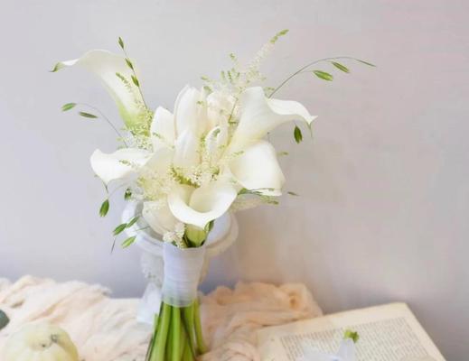 白色捧花代表了什么？白色捧花的象征意义是什么？