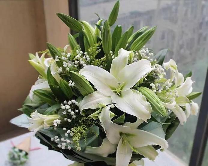 新娘妈妈送手捧花的意义是什么？