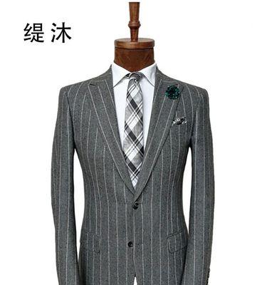 灰色礼服搭配哪种花？灰色礼服的花饰寓意是什么？