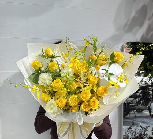 黄色扇子手捧花象征什么？黄色扇子花束的含义是什么？