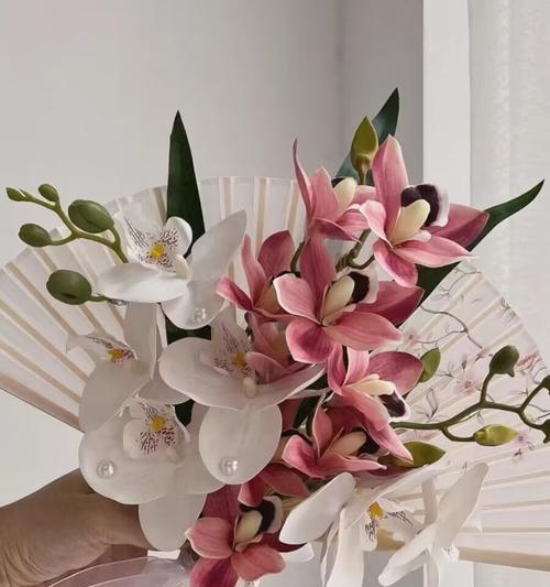 黄色扇子手捧花象征什么？黄色扇子花束的含义是什么？