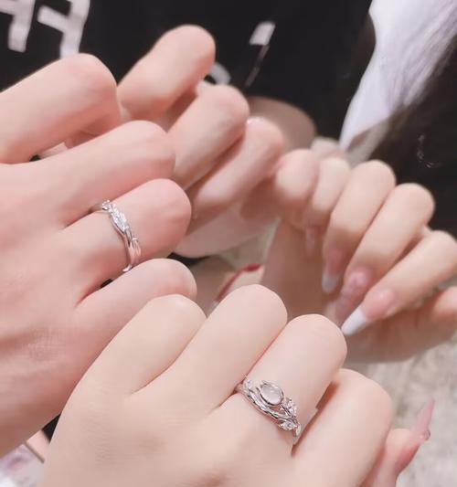 情人节送花和戒指有什么特别寓意？它们的花语和象征是什么？
