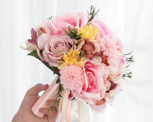 手捧花在求婚时代表什么？高举手捧花的求婚寓意是什么？