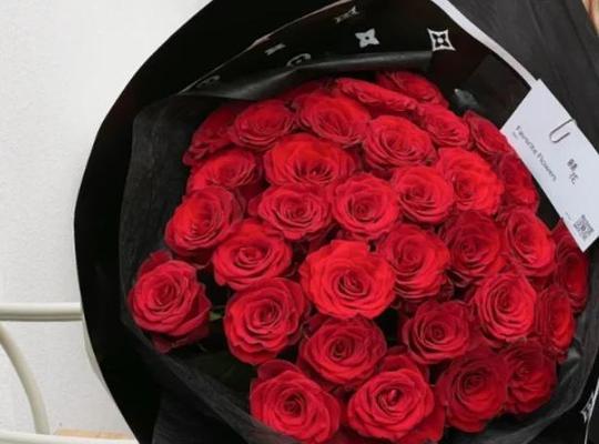 哪些玫瑰花象征完美爱情？完美爱情的玫瑰花语是什么？