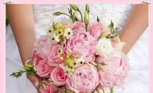 淡粉色手捧花的寓意是什么？它们在婚礼中传递什么信息？