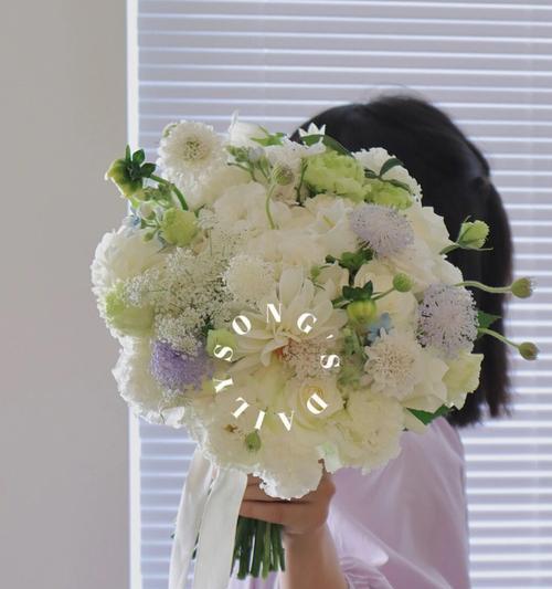 白色手捧花流水代表什么寓意？如何用白色手捧花表达情感？