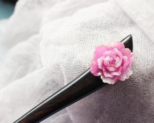 簪子上放哪种花象征平安？
