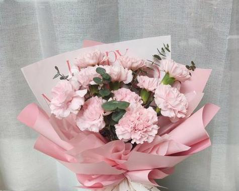 母亲节的花的意思和寓意是什么？选择哪种花最合适？
