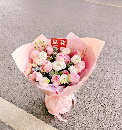 浅色粉红手捧花代表什么？浅色粉红花束的寓意有哪些？
