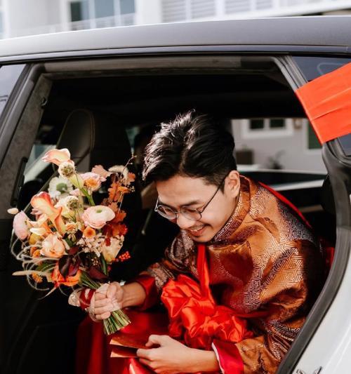 手捧花在婚礼中对大叔有何寓意？