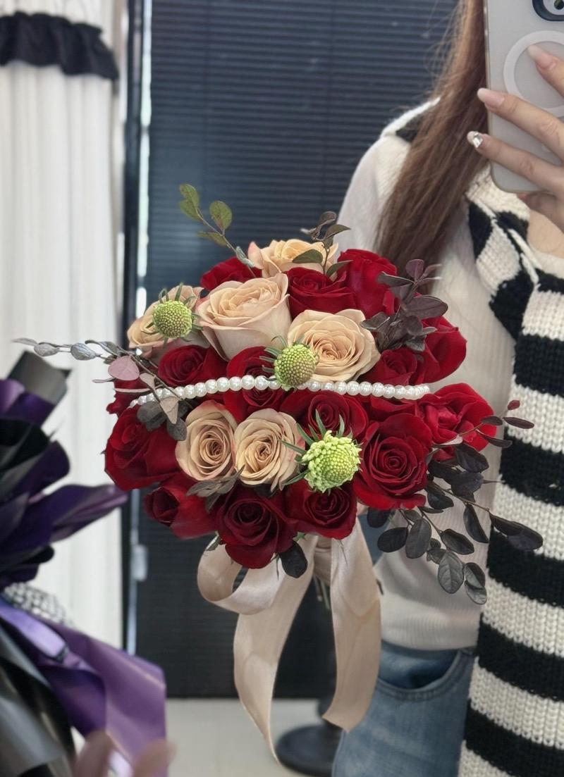 手捧花在婚礼中对大叔有何寓意？