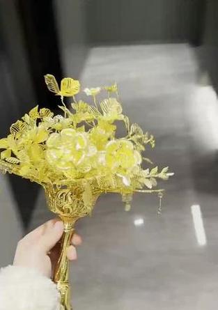 金色手捧花象征什么？送金色手捧花的深层含义是什么？