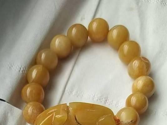 黄色花玉手串有什么寓意？黄色花玉手串的象征意义是什么？