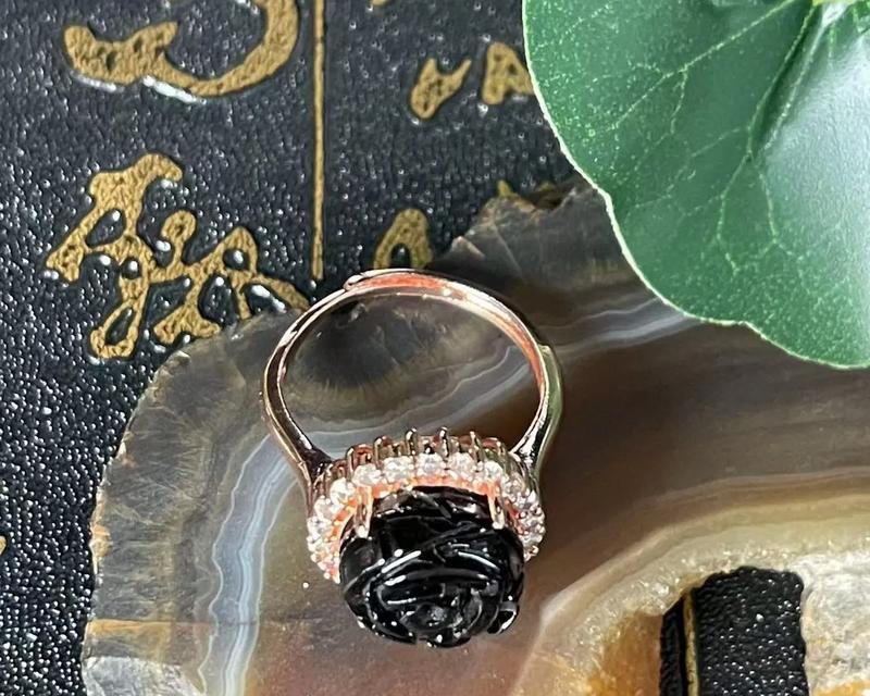 寓意平安的花戒指是什么？如何选择？