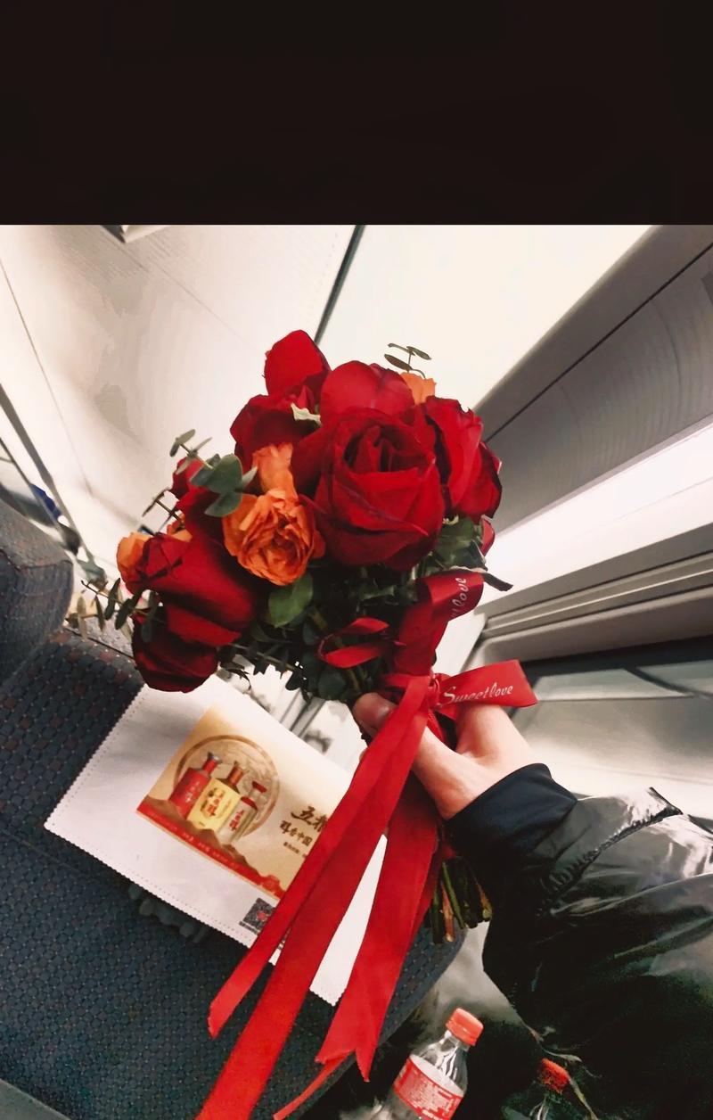 手捧花奔向你代表什么意义？手捧花的寓意是什么？