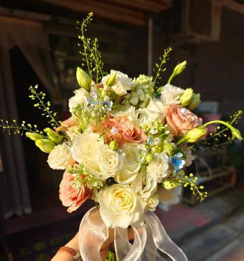 结婚手捧花的寓意及象征是什么？它在婚礼中的重要性如何？