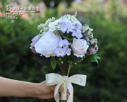 手捧花紫加白的寓意是什么？