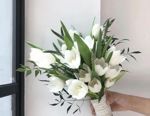 新手捧花的花语和寓意是什么？如何正确选择捧花？