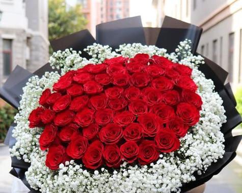 情人节送儿子玫瑰花的含义是什么？儿子情人节玫瑰花语是什么？