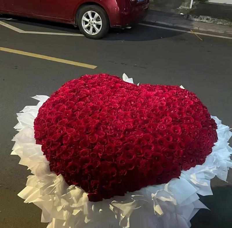 七夕节一朵玫瑰花代表什么？玫瑰花在七夕的寓意是什么？