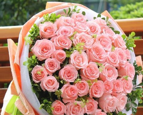 粉色花朵的寓意是什么？送花时应如何选择？