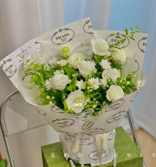 白绿色系的手捧花代表什么？白绿色花束在婚礼中有何特殊含义？